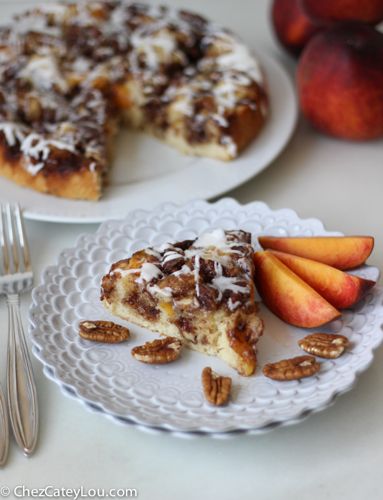 Peach Pecan Cinnamon Roll Cake | chezcateylou.com