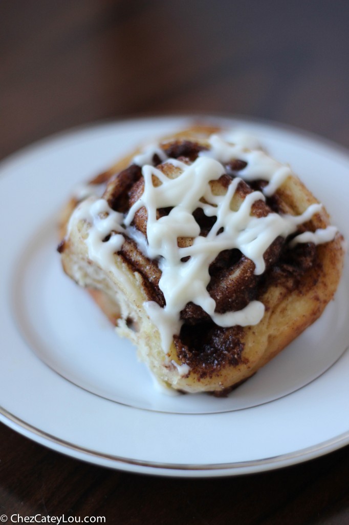 One-hour Cinnamon Rolls | chezcateylou.com