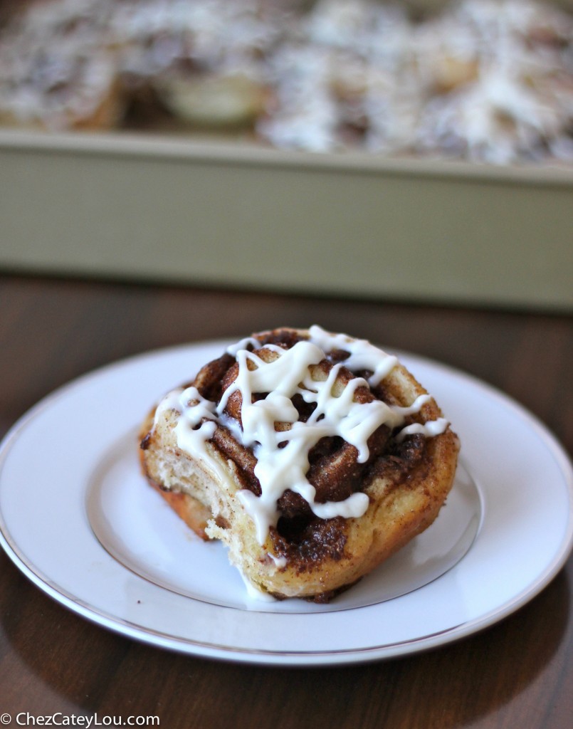 One-hour Cinnamon Rolls | chezcateylou.com