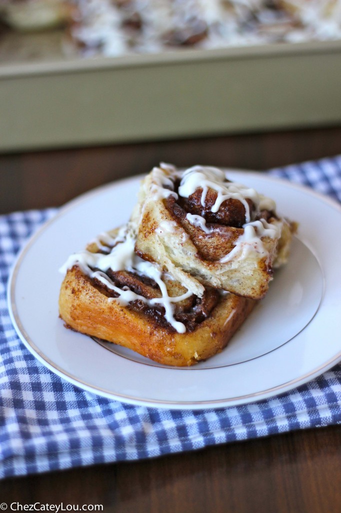 One-hour Cinnamon Rolls | chezcateylou.com