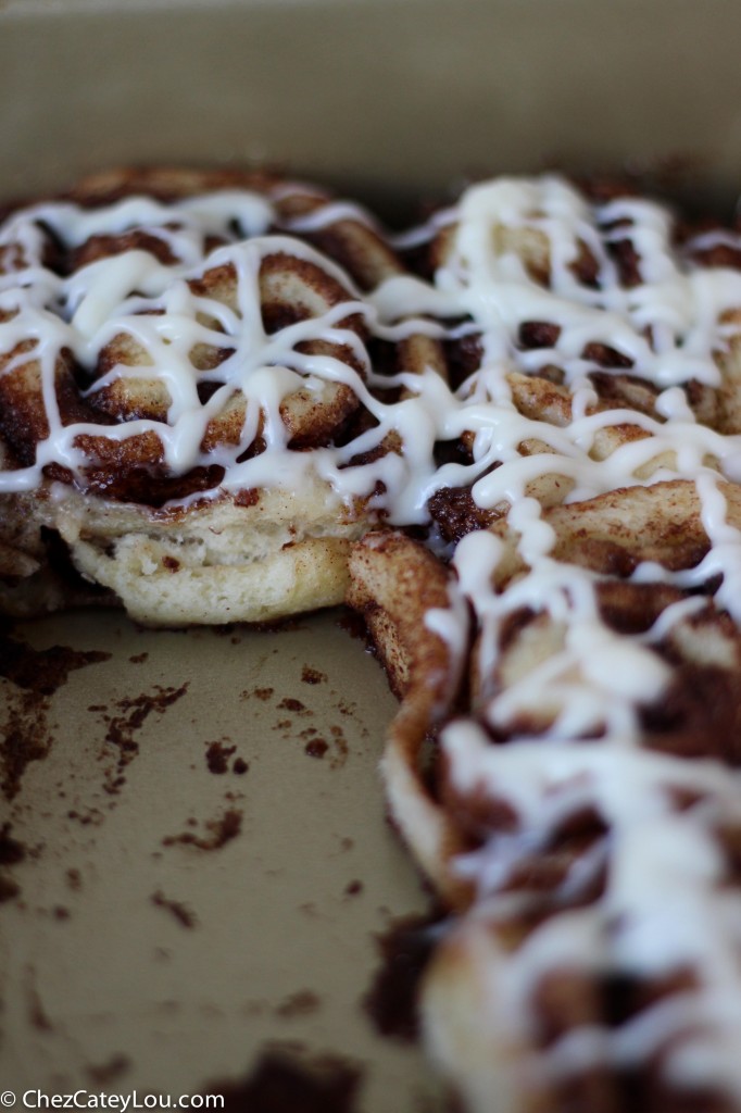 One-hour Cinnamon Rolls | chezcateylou.com