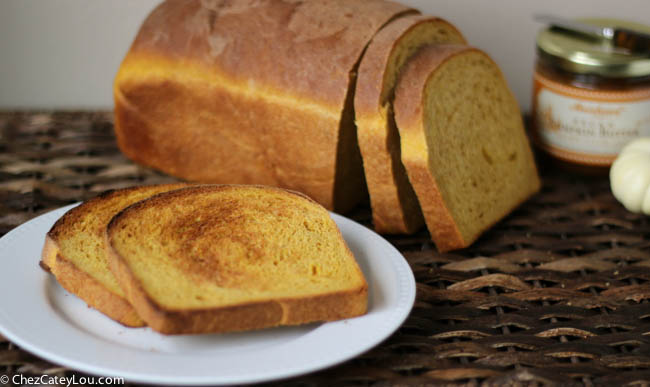 Pumpkin Yeast Bread | chezcateylou.com