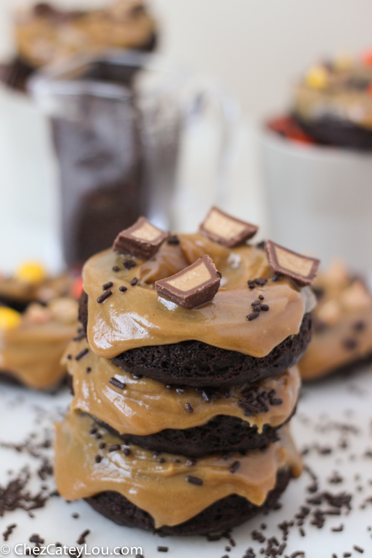 Chocolate Donuts with Peanut Butter Frosting | chezcateylou.com