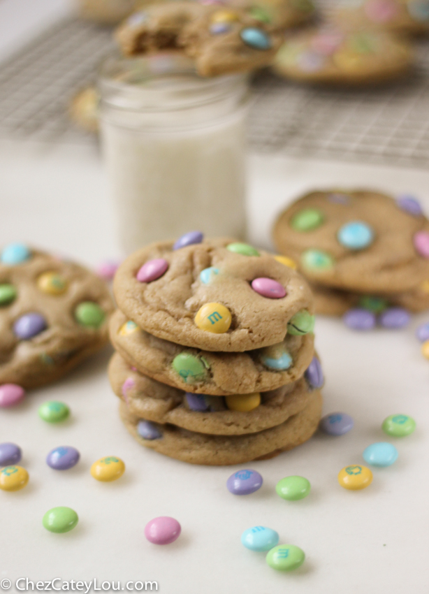 Soft and Chewy M&M Easter Cookies | chezcateylou.com