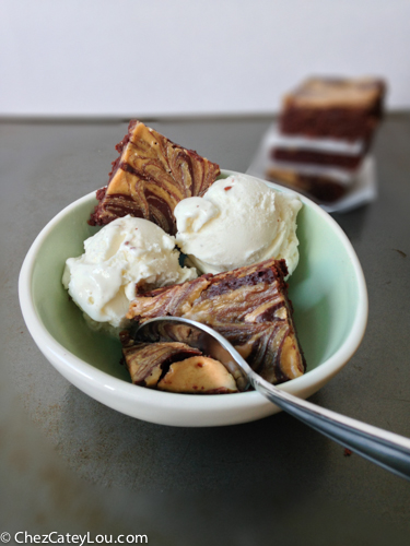 Skinny Peanut Butter Brownies | chezcateylou.com