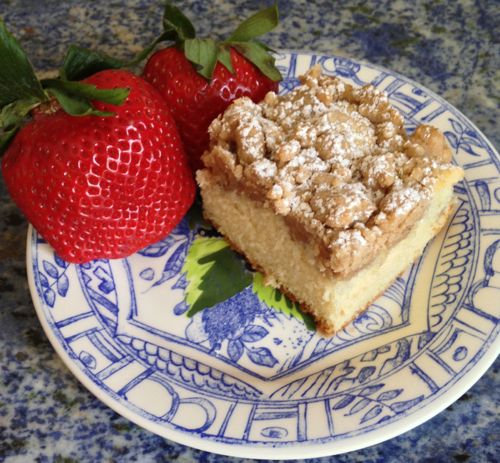 New York Style Crumb Coffee Cake | chezcateylou.com