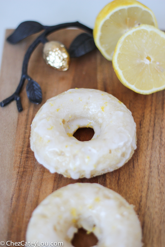 Baked Lemon Donuts made with Greek Yogurt | chezcateylou.com