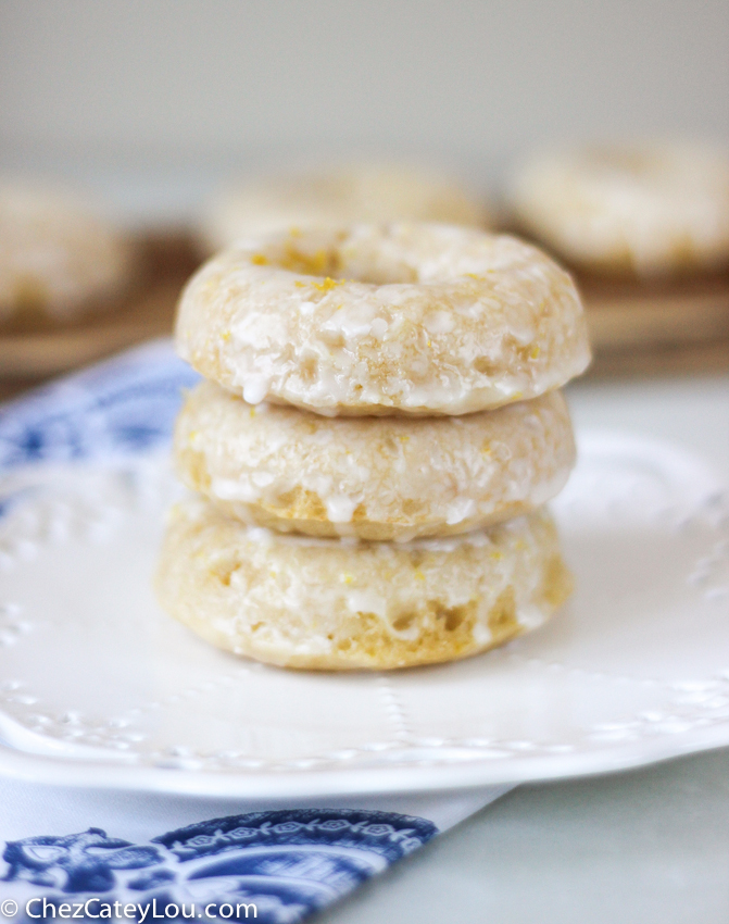 Baked Lemon Donuts made with Greek Yogurt | chezcateylou.com