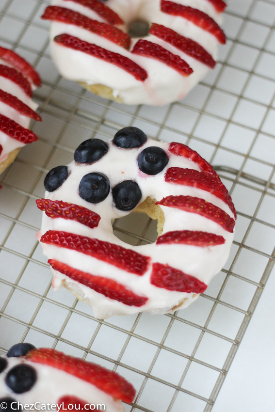 American Flag Donuts for July 4th | chezcateylou.com