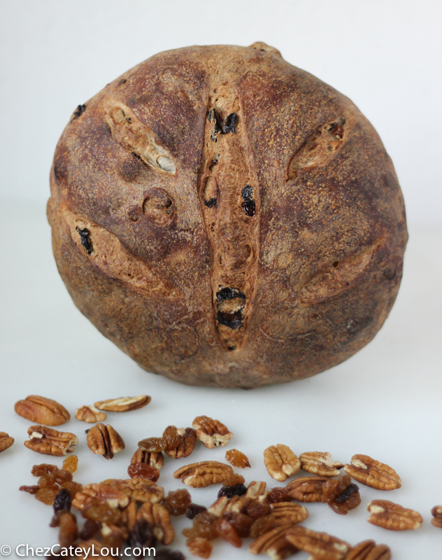 Golden Raisin Pecan Bread | chezcateylou.com