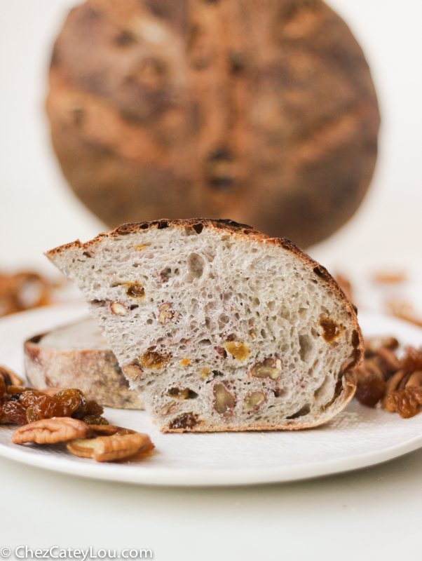 Golden Raisin Pecan Bread | chezcateylou.com