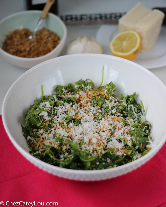 Kale Salad with Toasted Breadcrumbs | chezcateylou.com