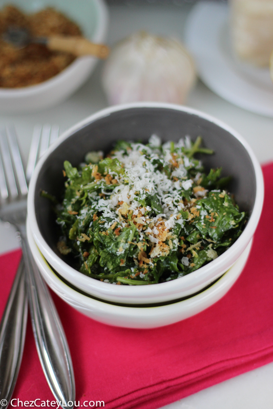 Kale Salad with Toasted Breadcrumbs | chezcateylou.com