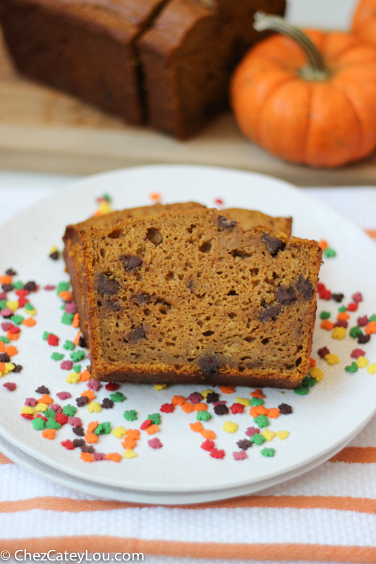 Skinny Pumpkin Chocolate Chip Bread | ChezCateyLou.com #PumpkinWeek #fall