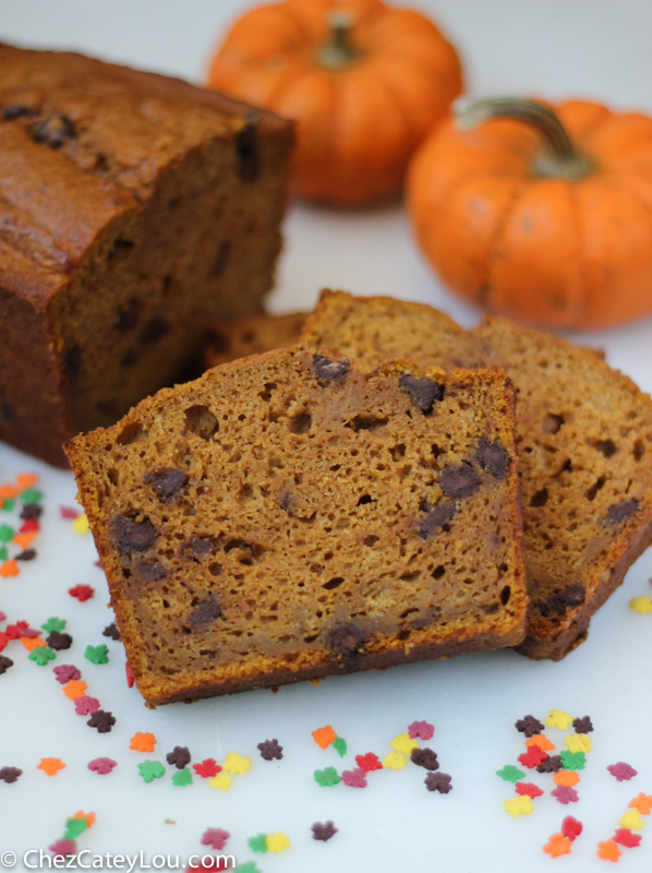 Skinny Pumpkin Chocolate Chip Bread | ChezCateyLou.com #PumpkinWeek #fall