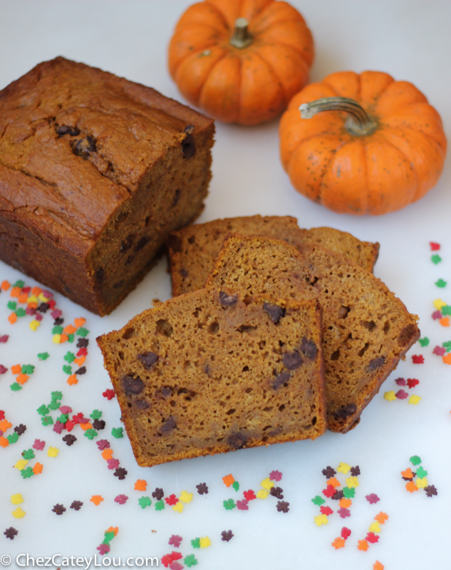 Skinny Pumpkin Chocolate Chip Bread | ChezCateyLou.com #PumpkinWeek #fall