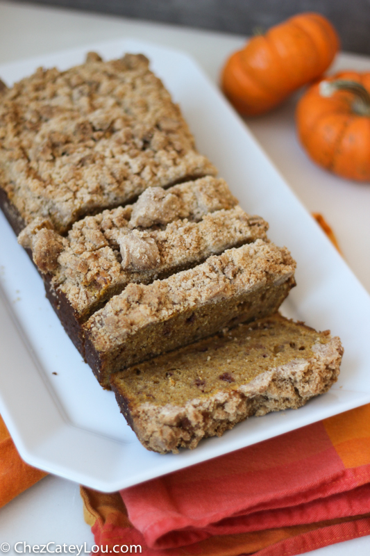 Crumb Topped Pumpkin Bread | ChezCateyLou.com