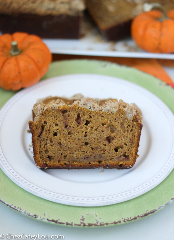 Crumb Topped Pumpkin Bread | ChezCateyLou.com