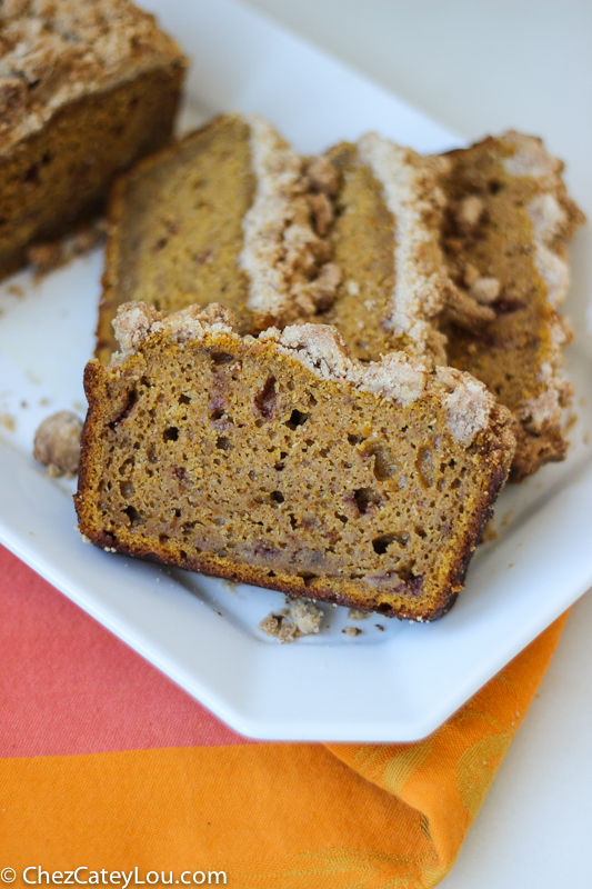 Crumb Topped Pumpkin Bread | ChezCateyLou.com