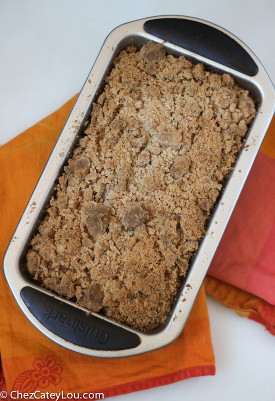 Crumb Topped Pumpkin Bread | ChezCateyLou.com