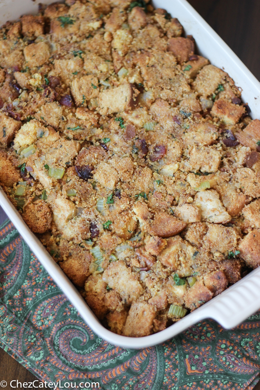 Bacon and Cornbread Stuffing for Thanksgiving | ChezCateyLou.com