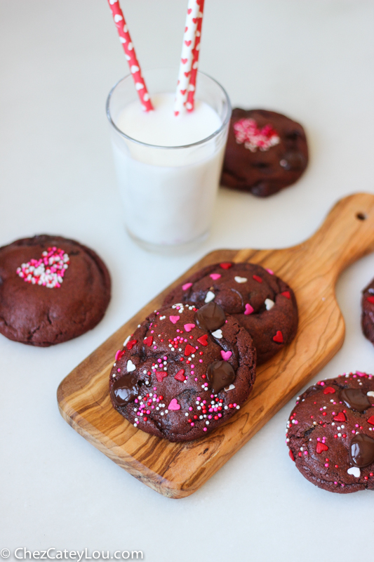 Caramel Stuffed Red Velvet Cookies | ChezCateyLou.com - the perfect Valentine's Day treat!
