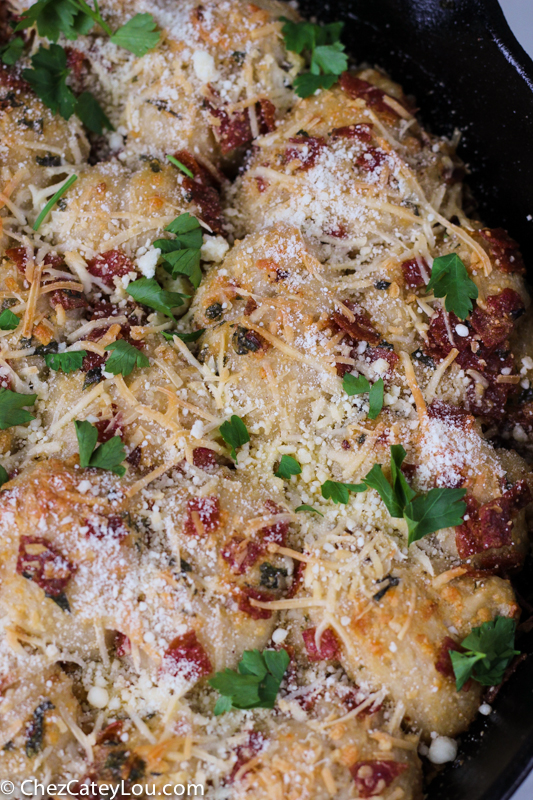 Pull-Apart Pepperoni Pizza Bread | ChezCateyLou.com