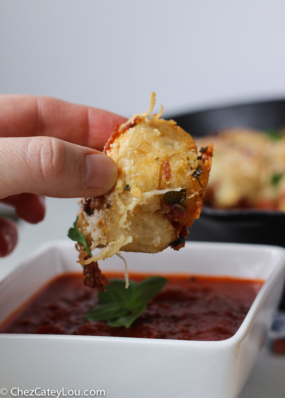 Pull-Apart Pepperoni Pizza Bread | ChezCateyLou.com