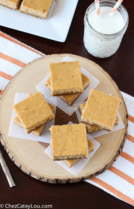 Pumpkin Cheesecake Bars with a Golden Oreo Crust | ChezCateyLou.com