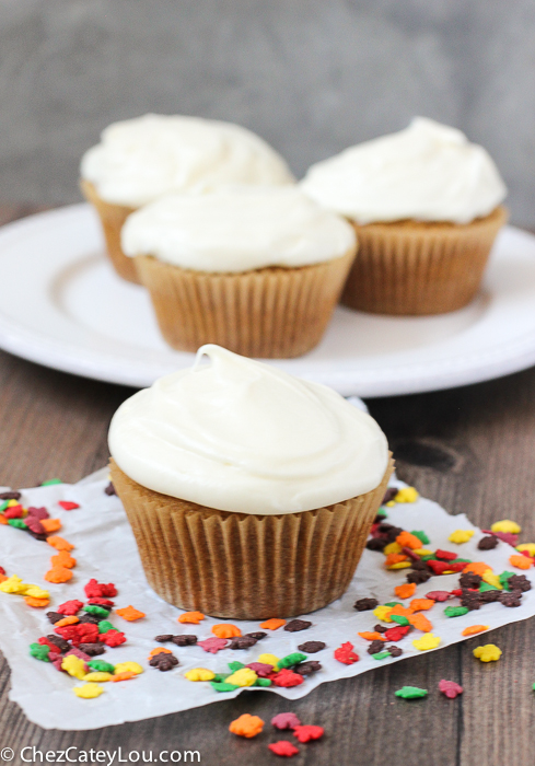 Pumpkin Cupcakes with Cream Cheese Frosting | ChezCateyLou.com
