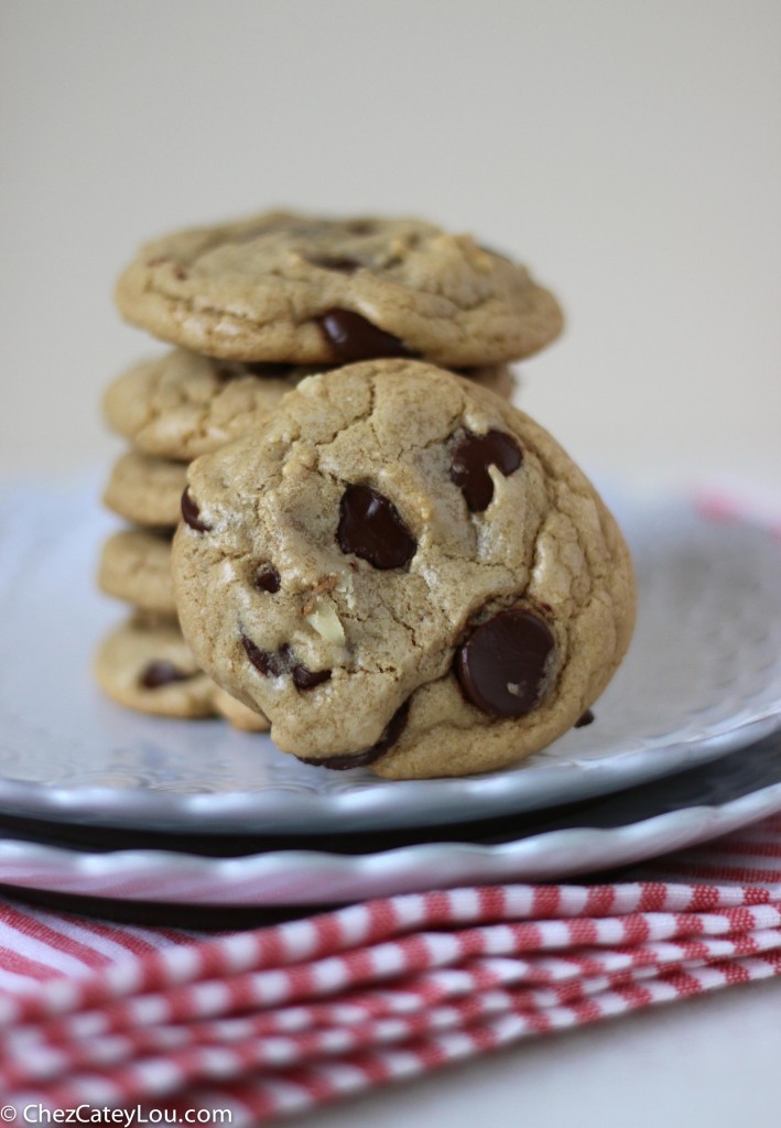 Dark Chocolate Chip Walnut Coconut Oil Cookies | ChezCateyLou.com