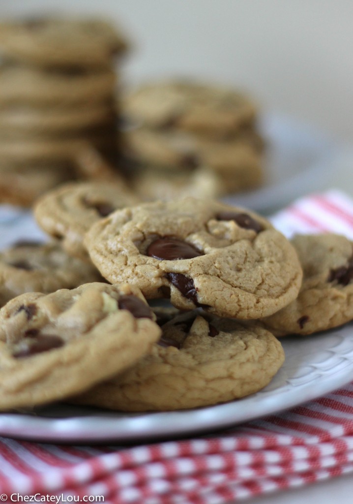 Dark Chocolate Chip Walnut Coconut Oil Cookies | ChezCateyLou.com