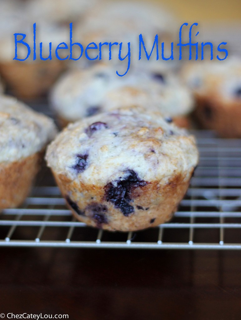 Blueberry Muffins made with Frozen Blueberries | chezcateylou.com