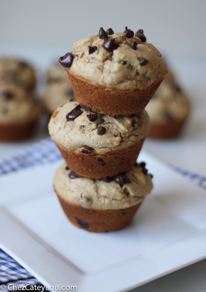 Peanut Butter Chocolate Chip Muffins | chezcateylou.com