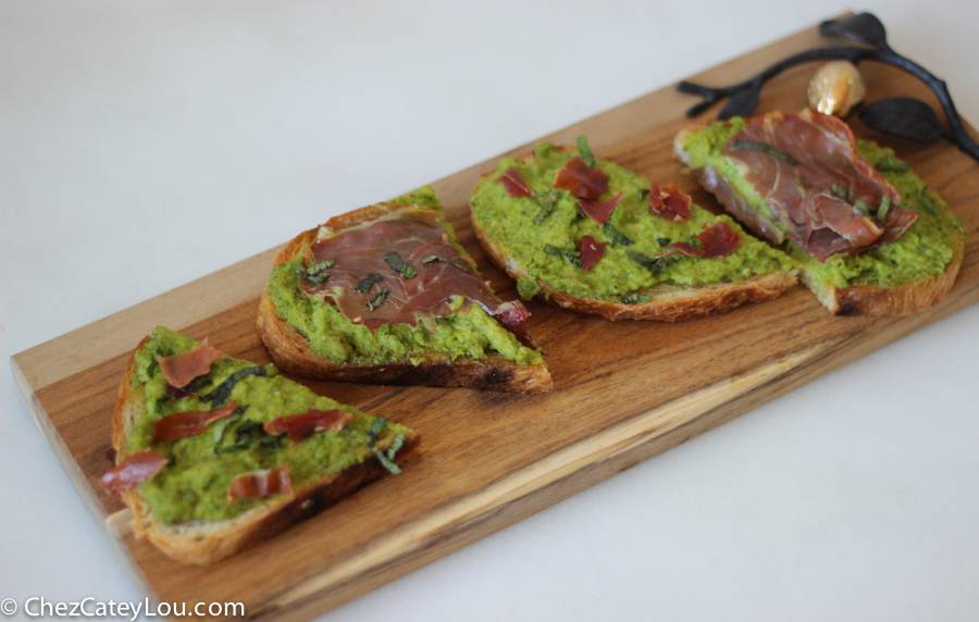 minty-pea-prosciutto-toast