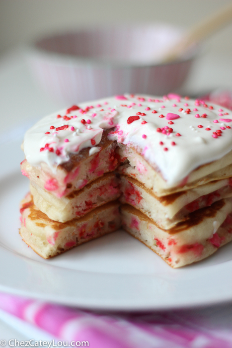 https://chezcateylou.com/wp-content/uploads/2014/02/valentines-day-funfetti-pancakes-6.jpg