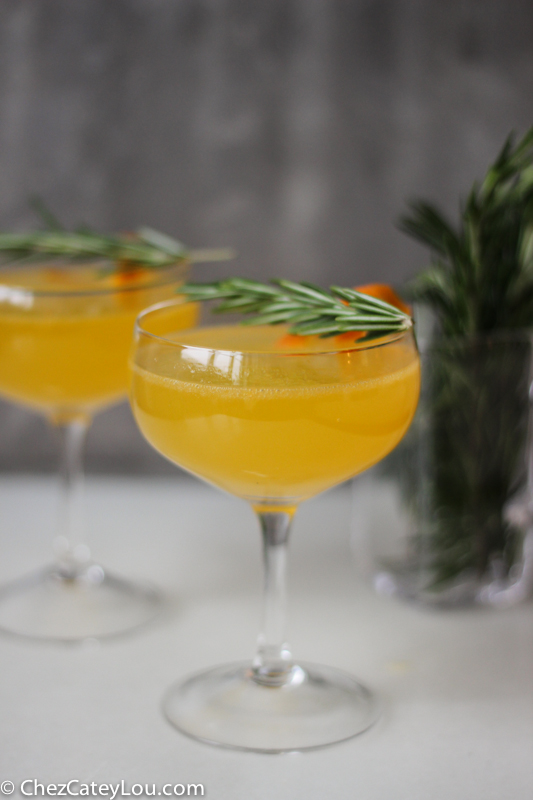 Clementine Rosemary Champagne Cocktail | chezcateylou.com