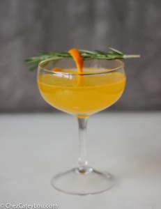 Clementine Rosemary Champagne Cocktail | chezcateylou.com