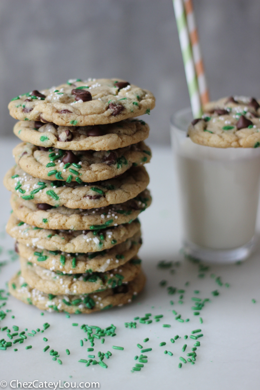 St. Patrick's Day Funfetti Chocolate Chip Cookies | chezcateylou.com