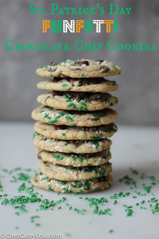 St. Patrick's Day Funfetti Chocolate Chip Cookies | chezcateylou.com