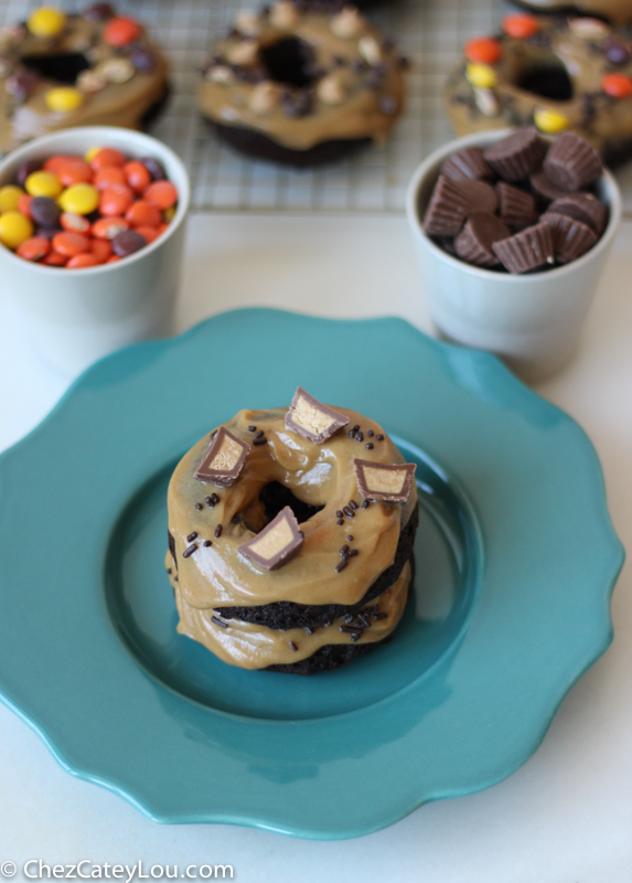 Chocolate Donuts with Peanut Butter Frosting | chezcateylou.com