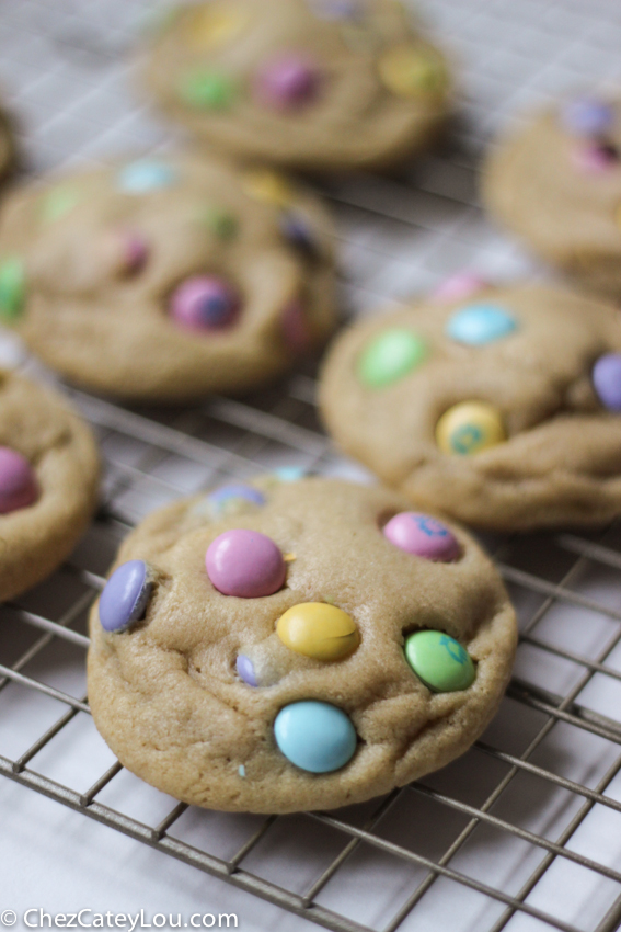 Soft and Chewy M&M Easter Cookies | chezcateylou.com