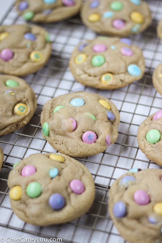 Soft and Chewy M&M Easter Cookies | chezcateylou.com