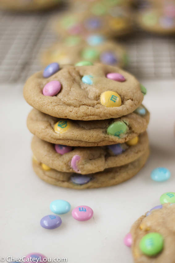 Soft and Chewy M&M Easter Cookies | chezcateylou.com