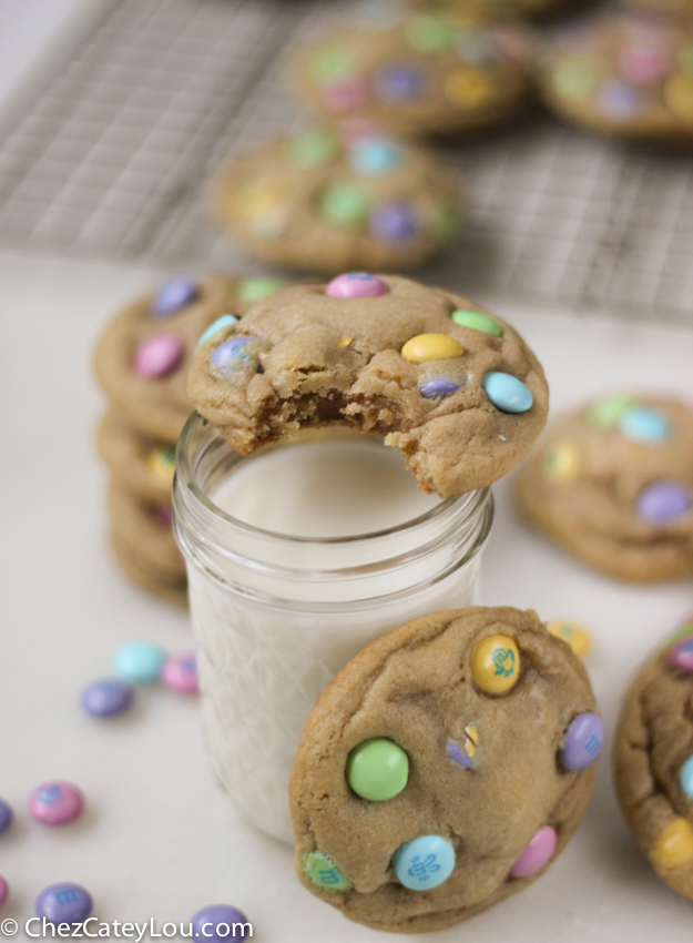 Soft and Chewy M&M Easter Cookies | chezcateylou.com