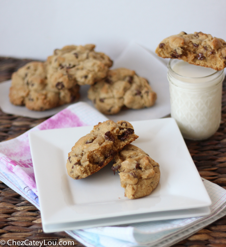 Levain Bakery Chocolate Chip Cookies | chezcateylou.com