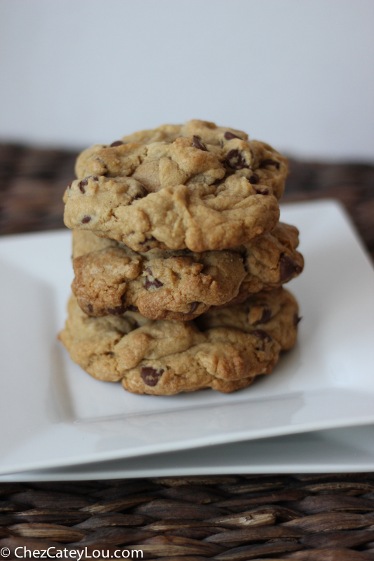 Levain Bakery Chocolate Chip Cookies | chezcateylou.com