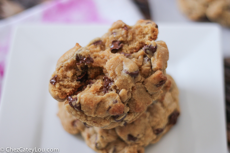 Levain Bakery Chocolate Chip Cookies | chezcateylou.com