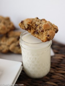 Levain Bakery Chocolate Chip Cookies | chezcateylou.com