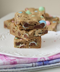 Brown Butter Easter Blondies | chezcateylou.com